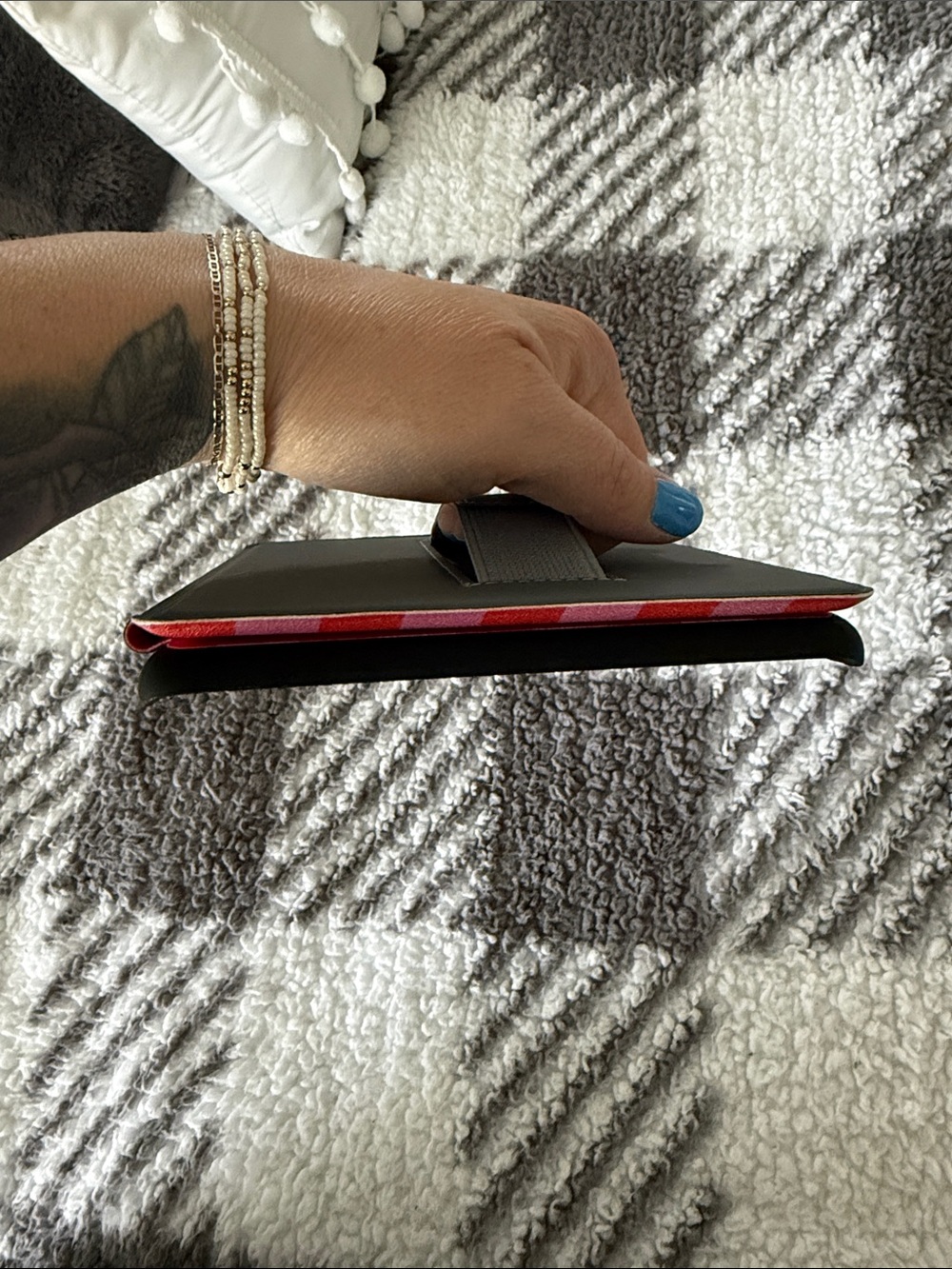 Red & Pink Checkered Magnetic Kindle Paperwhite 11th Generation Case ๐๐ - Picture 4 of 4